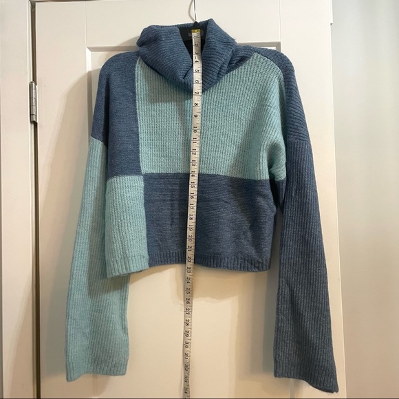 Wild Fable Cropped Turtleneck Pullover Sweater Medium Blue Color Block - Picture 6 of 8